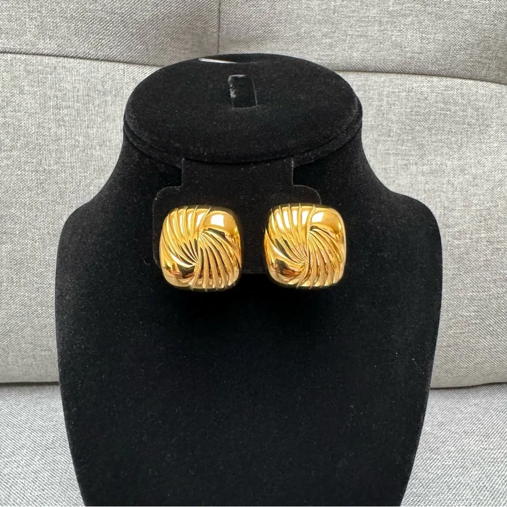 ✨🆕CLARA Gold Earrings | Stainless Steel 18K PVD Gold✨ - Picture 13 of 17